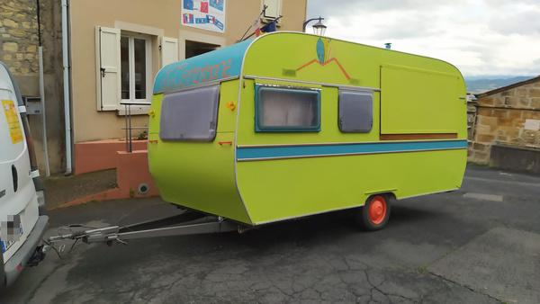 La Convivane transformée, avec son habillage vert et bleu.